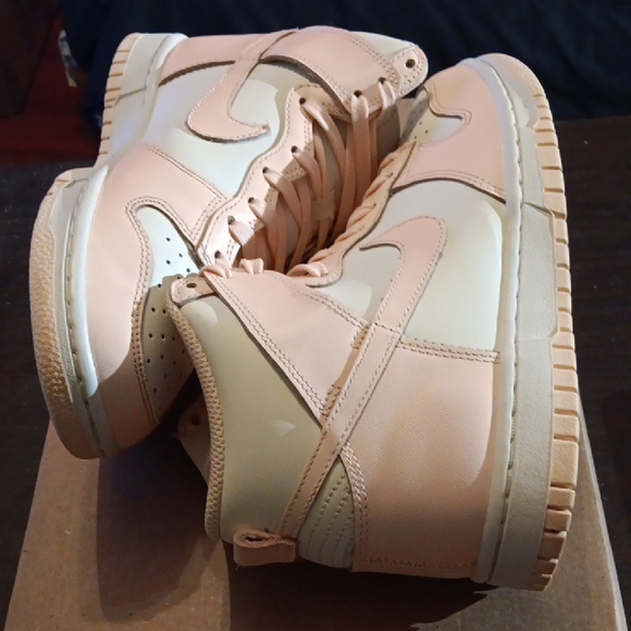Nike Dunk High Women's Sail Crimson Tint (2021) Womens 7 EUC - Picture 8 of 9